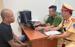 Lâm Đồng: Tạm giữ người đàn ông điều khiển xe ô tô “diễn xiếc” trên đường