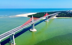 Ngắm cầu dây văng vượt biển dài nhất miền Trung