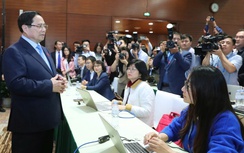 Thủ tướng thăm trung tâm báo chí, động viên phóng viên tác nghiệp tại Đại hội XIV của Đảng