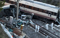 Phát hiện lỗi đường ray tại hiện trường vụ tai nạn tàu cao tốc ở Tây Ban Nha