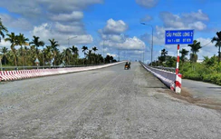 Cà Mau: Tạm dừng lưu thông cầu sắt Phước Long
