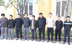 Đột kích bắt nhóm đánh bạc dưới tầng hầm với 4 lớp cửa thép và nhiều camera quan sát