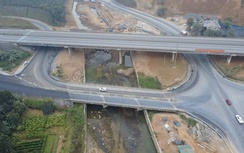 Nút giao IC19 kết nối cao tốc Nội Bài - Lào Cai với quốc lộ 4E dần hoàn thiện