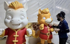 Bên trong xưởng linh vật ngựa Bính Ngọ ở Đồng Nai những ngày cao điểm Tết