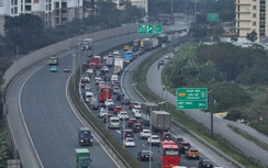 Người dân ùn ùn trở lại Thủ đô sau kỳ nghỉ Tết Dương lịch, cửa ngõ Hà Nội đông nghẹt