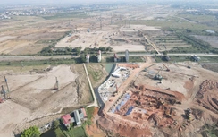 Hàng nghìn công nhân, máy móc miệt mài “chạy đua” tiến độ dự án sân bay Gia Bình