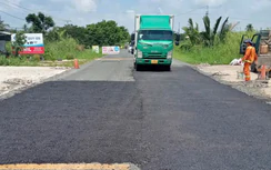 Khẩn trương dặm vá quốc lộ 1 qua Cà Mau đảm bảo an toàn lưu thông