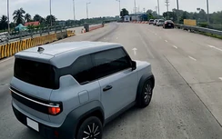 Ô tô chuyển làn đột ngột sau trạm thu phí, suýt gây tai nạn trên cao tốc