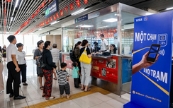 Toàn cảnh giao thông 10/10: Đa dạng phương thức soát vé, thuận tiện khi đi Metro