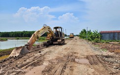 Cà Mau: Đẩy nhanh tiến độ thi công đường đê Biển Đông gần 100 tỷ đồng