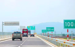 Cao tốc phải bổ sung biển báo khoảng cách an toàn giữa các xe trước 31/10