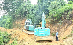 Mở đường qua núi Giăng Màn, kết nối hai bản người Chứt ở Hà Tĩnh và Quảng Trị