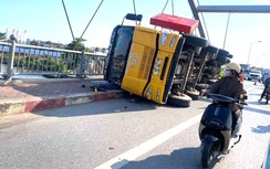 Hải Phòng: Xe chuyên dụng lật nghiêng khi kiểm tra cầu Niệm, nhiều hạng mục bị hư hỏng