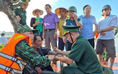 Ngư dân câu mực Hà Tĩnh được cứu sống sau 2 ngày trôi dạt trên biển