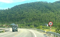 Đề nghị rà soát, tháo dỡ biển báo hạn chế tốc độ trên tuyến đường ven biển ở Nghệ An