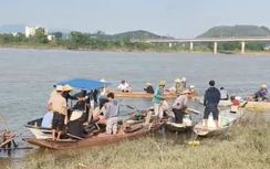 Chìm thuyền khi đi vớt phế liệu trên sông Lam, 2 vợ chồng mất tích