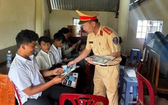 Lâm Đồng: CSGT tuyên truyền an toàn giao thông cho đồng bào dân tộc thiểu số