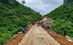 Quân dân phá đá mở đường vào "khu dân cư 3 không" tại Lạng Sơn