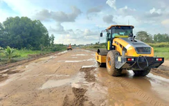 Đua nước rút nối thông đường Hồ Chí Minh