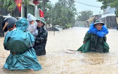 Đà Nẵng: Quân đội ứng trực 24/24h chống mưa lũ, xe thiết giáp lội nước sẵn sàng nhận lệnh