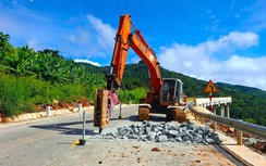 Quốc lộ 28B sạt trượt sau mưa lớn, nhà thầu mở đường tạm phục vụ thông xe