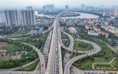 Dòng người đổ về quê, các cửa ngõ Hà Nội tắc dài