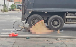 Xe vệ sinh môi trường va chạm xe đạp, cụ bà tử vong thương tâm