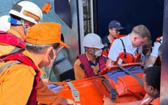 Cấp cứu trên biển giữa đêm 27 Tết: Hành khách tàu du lịch quốc tế thoát nguy kịch