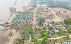 Công nhân bám trụ, giữ tiến độ cầu Tứ Liên những ngày giáp Tết