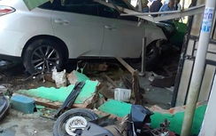 Hà Tĩnh: Ô tô tông xe máy gây tai nạn liên hoàn, 3 người bị thương