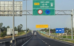 Trải nghiệm cao tốc CT02 nối Đồng Tháp - An Giang: Đường đẹp, còn nỗi lo an toàn