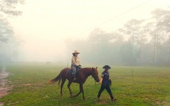 Lên Măng Đen cưỡi ngựa đón năm mới Bính Ngọ giữa cao nguyên mờ sương 