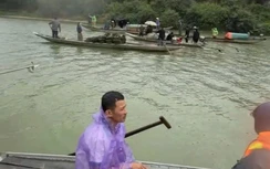 Khẩn trương tìm kiếm nạn nhân còn mất tích trong vụ chìm thuyền dân sinh ở Quảng Trị