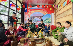 Đặc sắc lễ "đeo vòng” cầu may của đồng bào dân tộc thiểu số vùng biên Hà Tĩnh