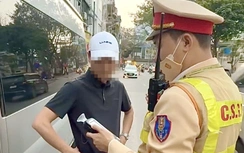 Hà Nội: Liên tiếp phát hiện tài xế taxi công nghệ và xe khách vi phạm nồng độ cồn