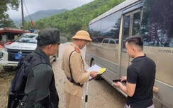 Phú Thọ: 12 xe khách chở quá số người bị xử phạt ngày mùng 5 Tết