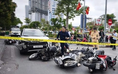 Ô tô đâm liên hoàn 12 xe máy đang chờ đèn đỏ ở Hải Phòng, nhiều người bị thương