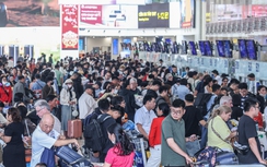 Khách qua sân bay Nội Bài chạm mốc kỷ lục trong ngày mùng 6 Tết