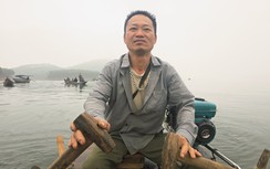 Giữa đêm, người đàn ông mưu sinh bên hồ Thác Bà dũng cảm cứu 6 người thoát nạn