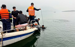 20 người nhái đặc công nước tham gia tìm kiếm nạn nhân vụ chìm tàu trên hồ Thác Bà