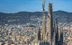 Nhà thờ cao nhất thế giới vươn lên chiều cao tối đa sau 144 năm xây dựng