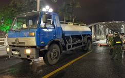 Bản tin TNGT 25/2: Nam shipper tử vong sau va chạm xe bồn rửa đường ở Huế