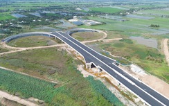 Hối hả trên công trường cao tốc Cao Lãnh - An Hữu ở Đồng Tháp