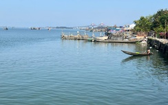 Huế: Lật thuyền khi xem đua ghe, hai mẹ con tử vong