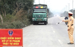 CSGT Phú Thọ xử lý ô tô cơi nới thùng, chở hàng quá tải