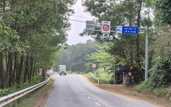 Xe chở quặng gia tăng trên QL49, Huế tính phương án cấm xe tải trên 4 trục