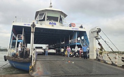 Các bến phà An Giang vận hành hết công suất trong cao điểm Tết Bính Ngọ