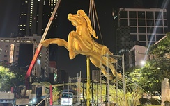 Ngựa Thánh Gióng đã “cất vó” giữa đường hoa Nguyễn Huệ