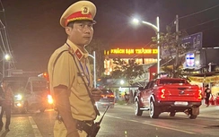 CSGT Cà Mau tăng cường điều tiết, đảm bảo giao thông qua nhà thờ Tắc Sậy