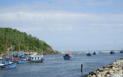 Nghẹt thở cứu nạn 5 thuyền viên trên tàu cá ở Gia Lai gặp sự cố trên biển